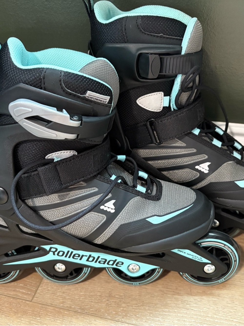 Women’s Zetrablade Inline Blue and Black Rollerblades size 8 - Picture 6 of 7